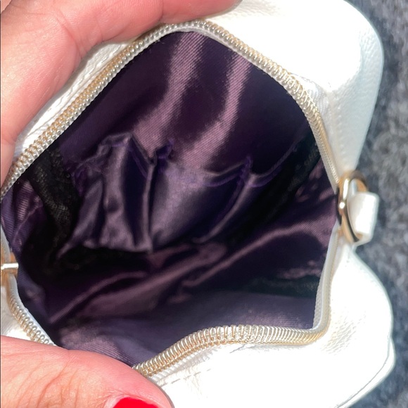 Stila Elegant Cream Crossbody Bag for Makeup - Picture 2 of 3